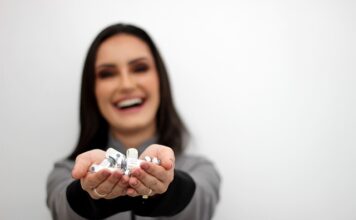 Czy dermatolog usuwa modzele?