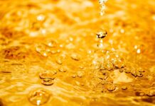 Jak wyczyścić sztuczne paznokcie?