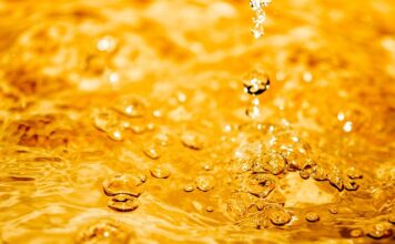 Jak wyczyścić sztuczne paznokcie? Jak wyczyścić sztuczne paznokcie?