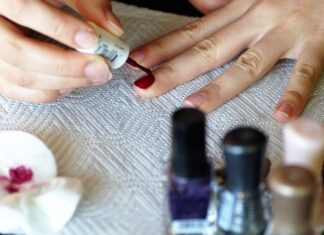 Jak się nazywa zmywacz do paznokci?