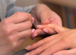 Jaki lakier do paznokci bez lampy? Jaki lakier do paznokci bez lampy?